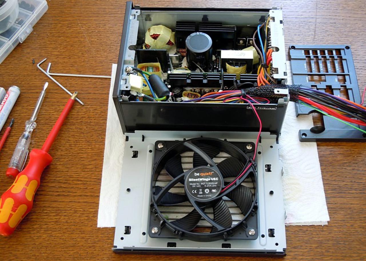 [21/04/2011] Luxus-Tagebuch: Spielen auf drei Bildschirmen, tolle Hardware im Supertower (30)