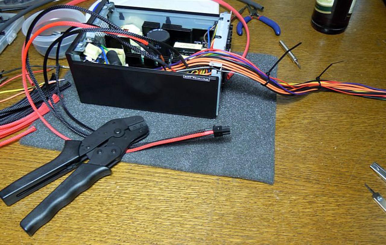 [21/04/2011] Luxus-Tagebuch: Spielen auf drei Bildschirmen, tolle Hardware im Supertower (32)