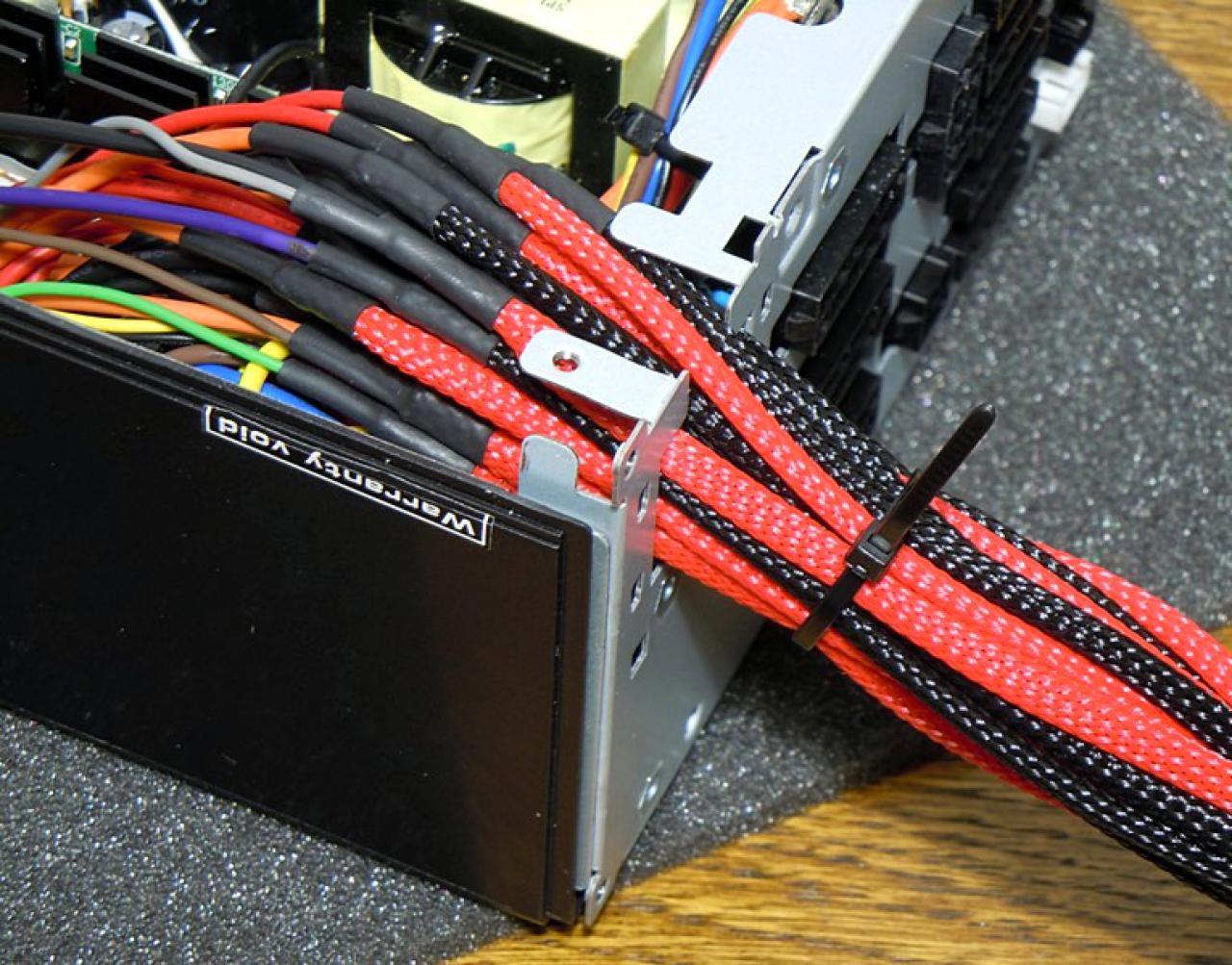 [21/04/2011] Luxus-Tagebuch: Spielen auf drei Bildschirmen, tolle Hardware im Supertower (33)