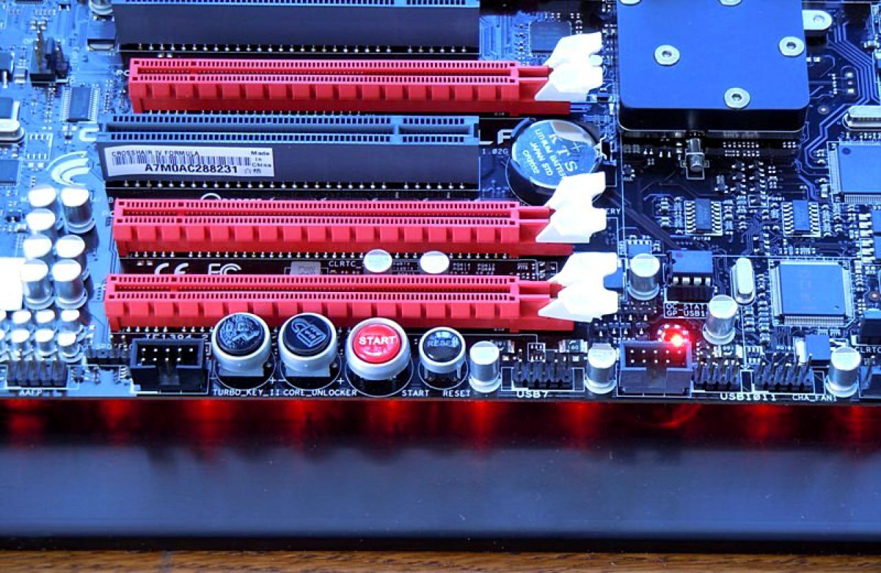 [21/04/2011] Luxus-Tagebuch: Spielen auf drei Bildschirmen, tolle Hardware im Supertower (47)
