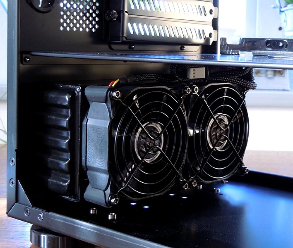 [21/04/2011] Luxus-Tagebuch: Spielen auf drei Bildschirmen, tolle Hardware im Supertower (50)
