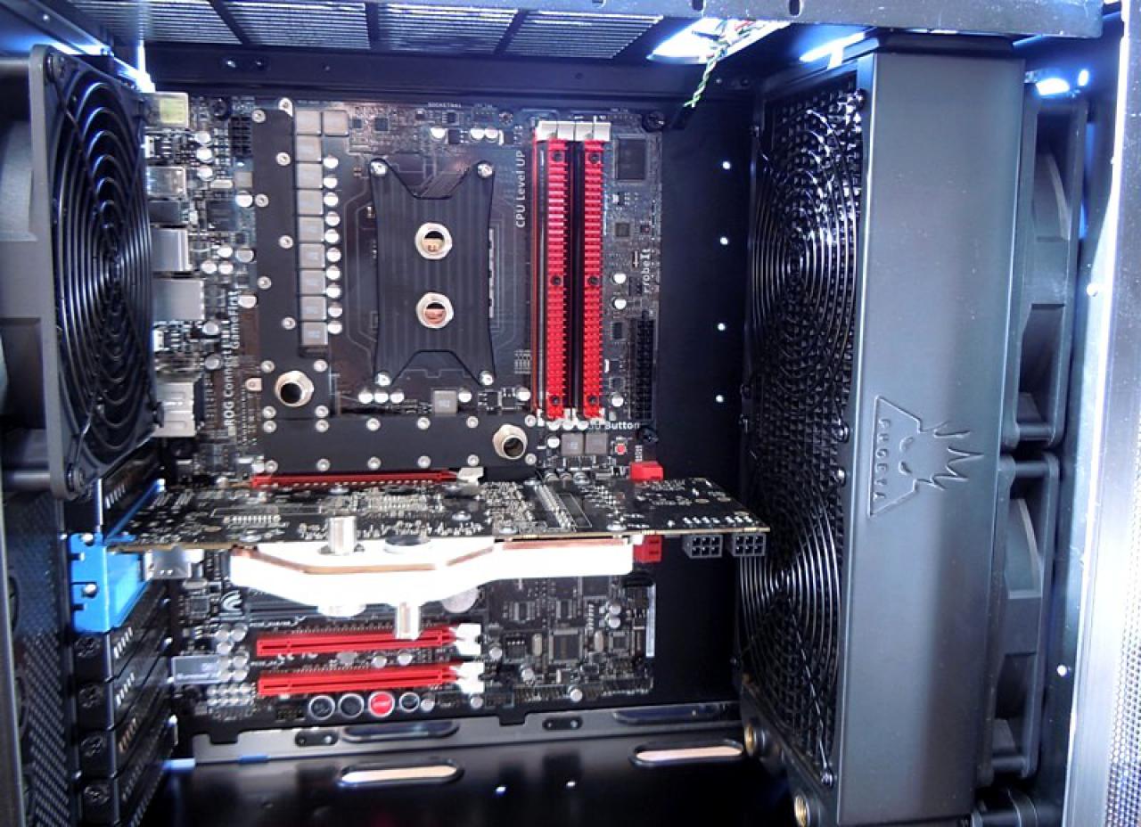 [21/04/2011] Luxus-Tagebuch: Spielen auf drei Bildschirmen, tolle Hardware im Supertower (52)