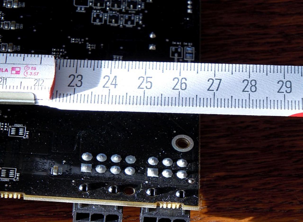 [21/04/2011] Luxus-Tagebuch: Spielen auf drei Bildschirmen, tolle Hardware im Supertower (53)
