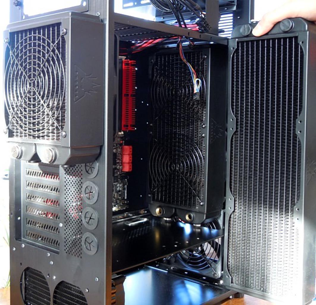 [21/04/2011] Luxus-Tagebuch: Spielen auf drei Bildschirmen, tolle Hardware im Supertower (56)