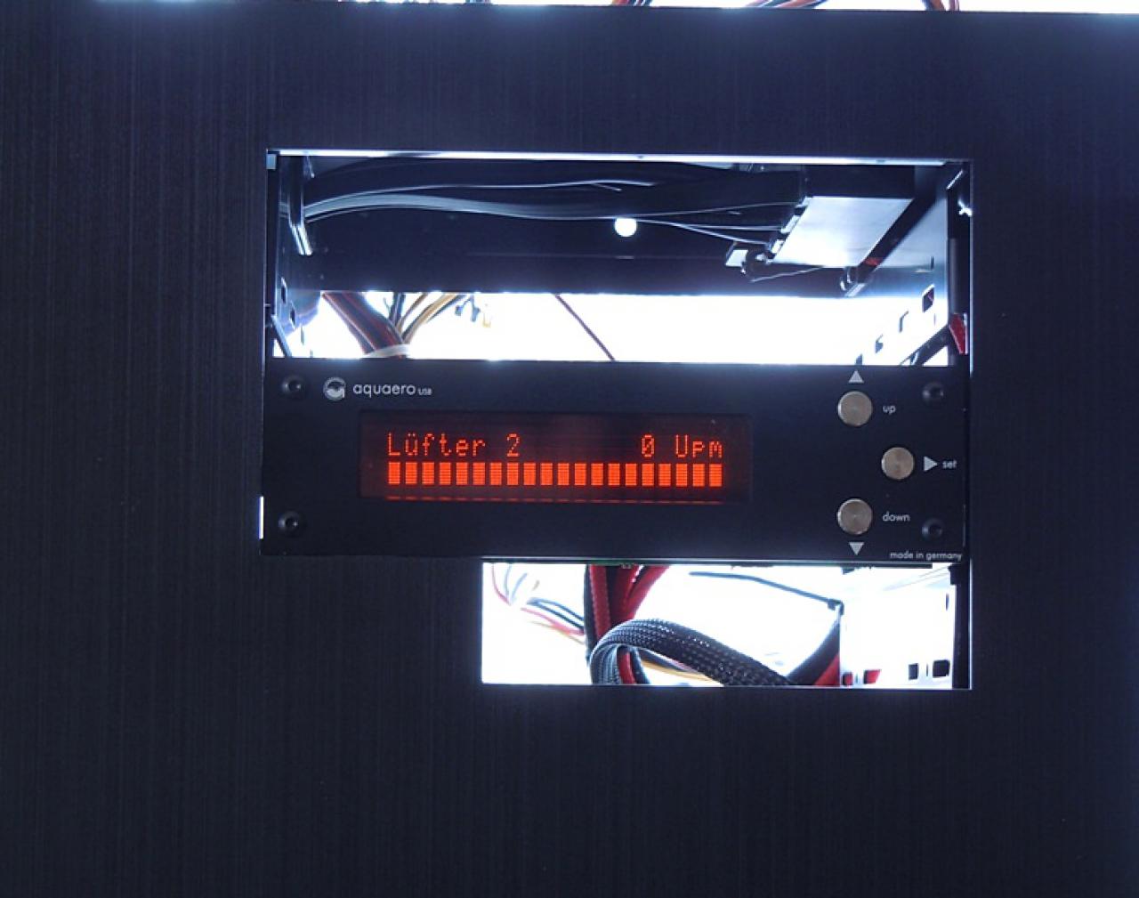 [21/04/2011] Luxus-Tagebuch: Spielen auf drei Bildschirmen, tolle Hardware im Supertower (62)