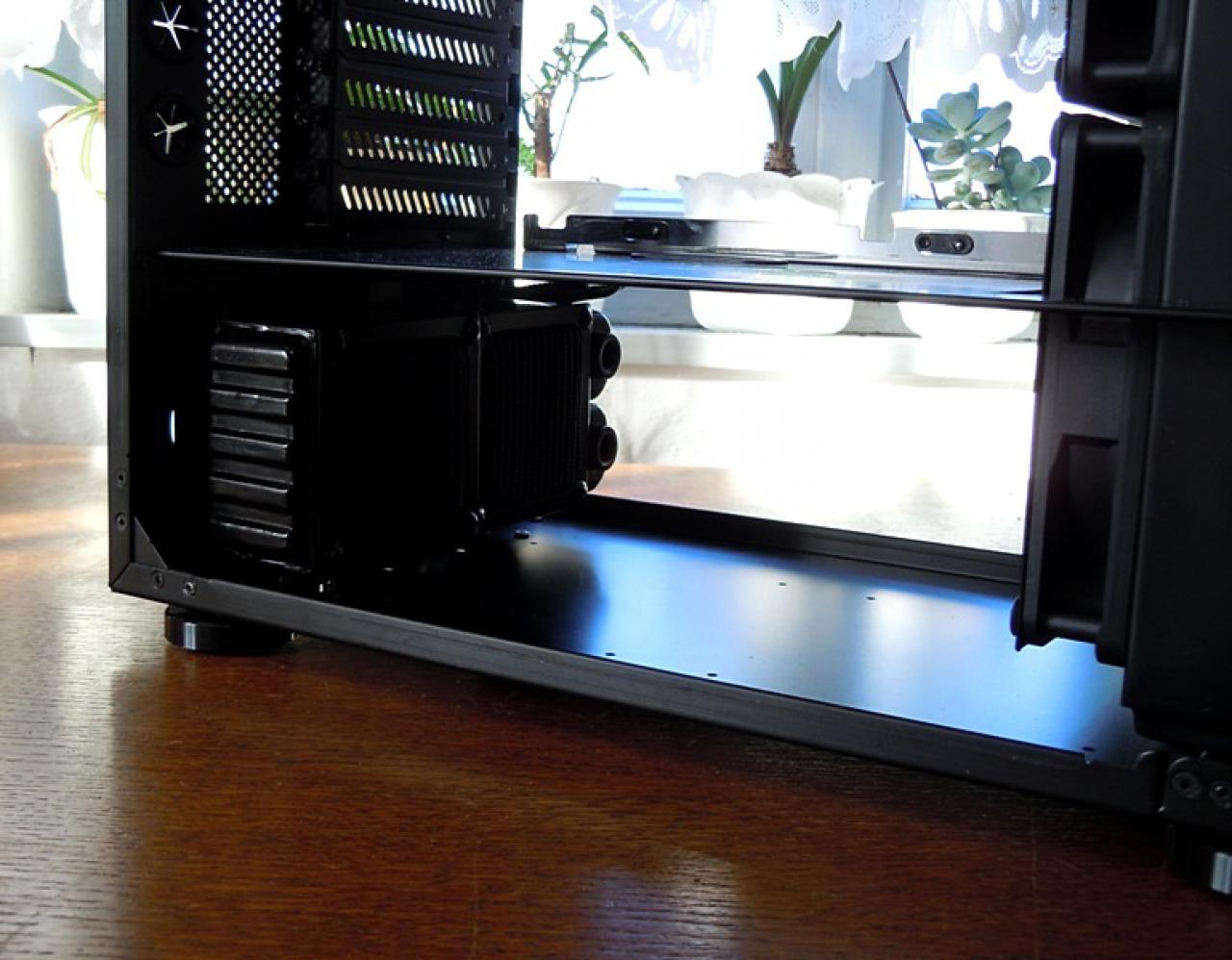 [21/04/2011] Luxus-Tagebuch: Spielen auf drei Bildschirmen, tolle Hardware im Supertower (68)