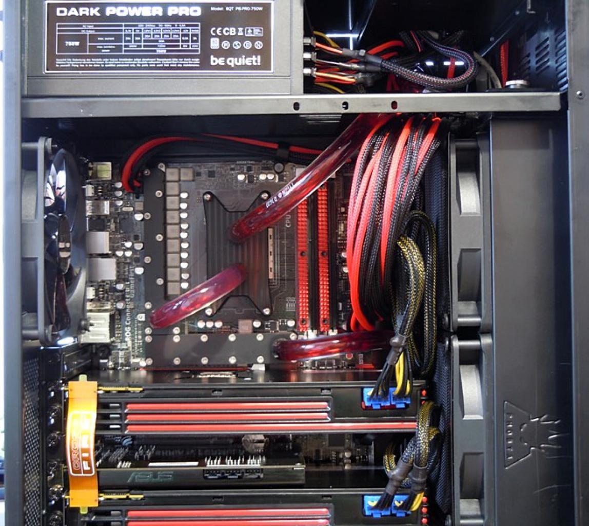 [21/04/2011] Luxus-Tagebuch: Spielen auf drei Bildschirmen, tolle Hardware im Supertower (80)