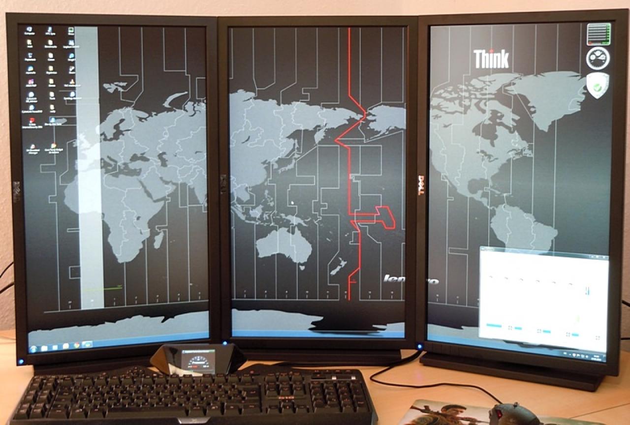 [21/04/2011] Luxus-Tagebuch: Spielen auf drei Bildschirmen, tolle Hardware im Supertower (89)