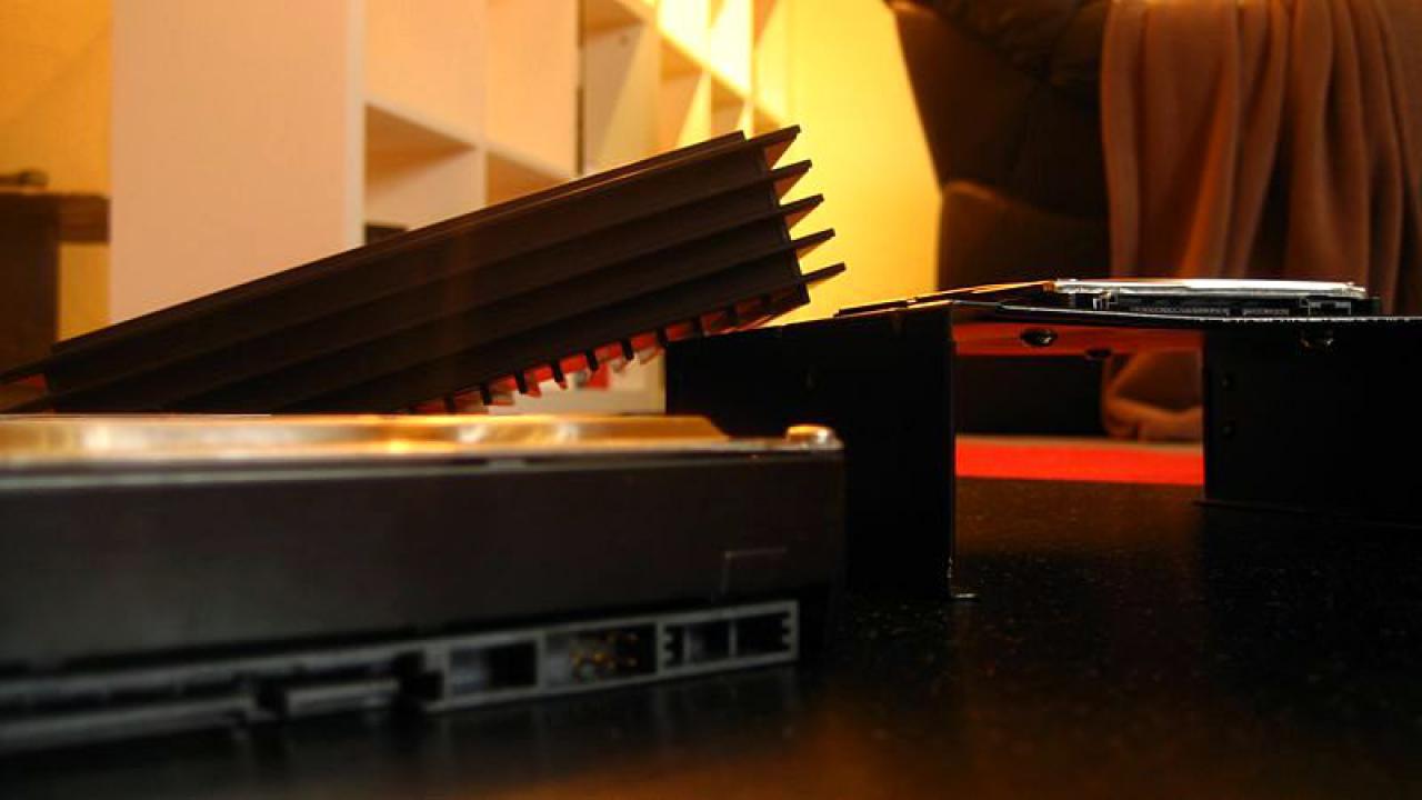 [29/04/2011] Langzeittagebuch mit überraschendem Defekt: Silverstone Fortress FT01 in elegant (11)