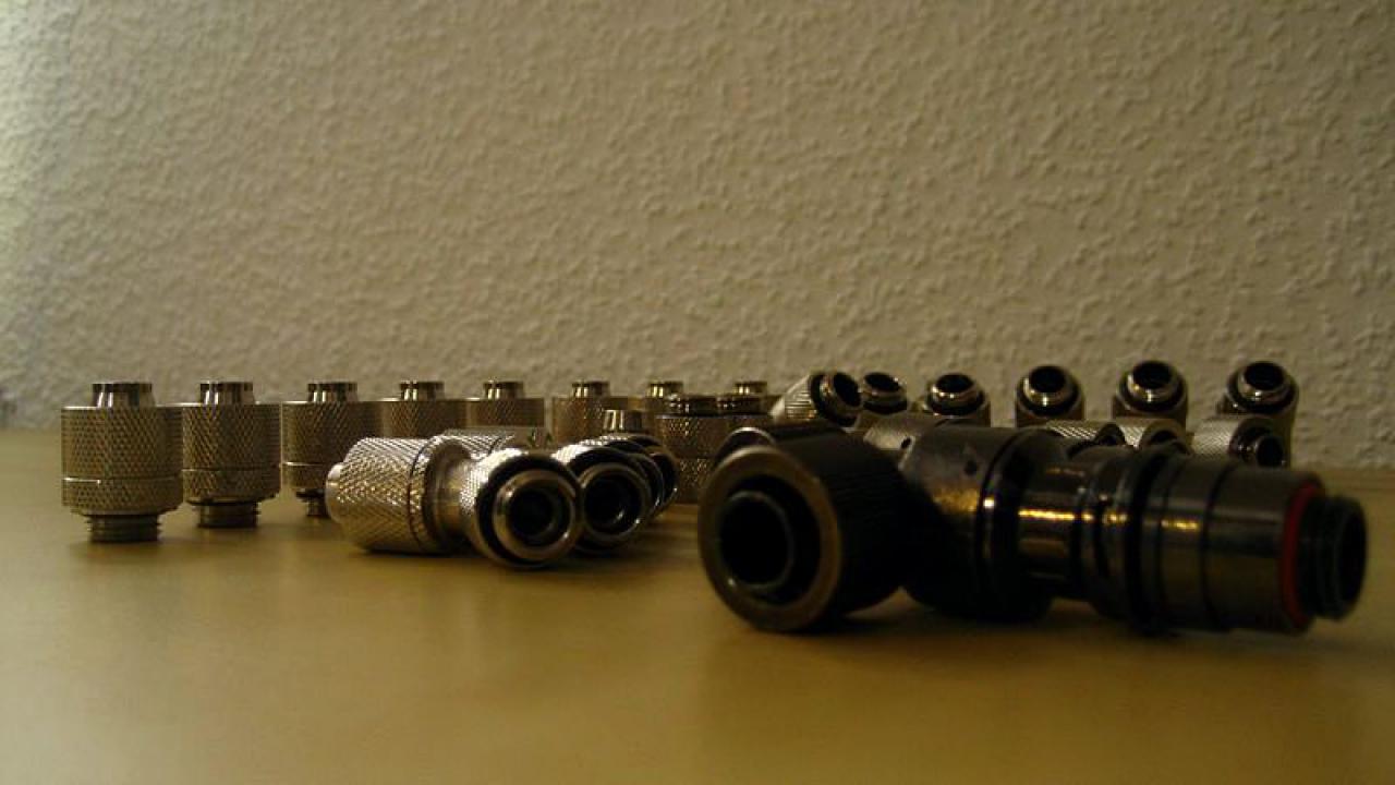 [29/04/2011] Langzeittagebuch mit überraschendem Defekt: Silverstone Fortress FT01 in elegant (16)