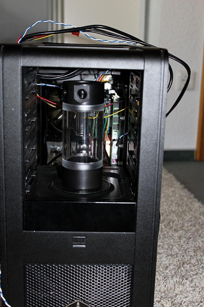 [29/04/2011] Langzeittagebuch mit überraschendem Defekt: Silverstone Fortress FT01 in elegant (28)