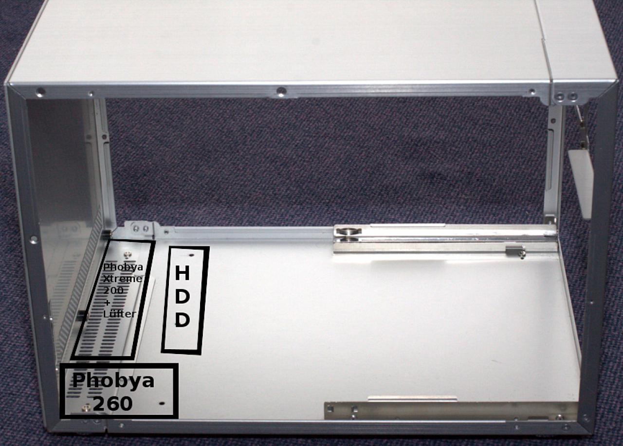 [08/04/2011] V351 Blue Force: die verblüffende Casemod mit über 6.000 Löchern (3)