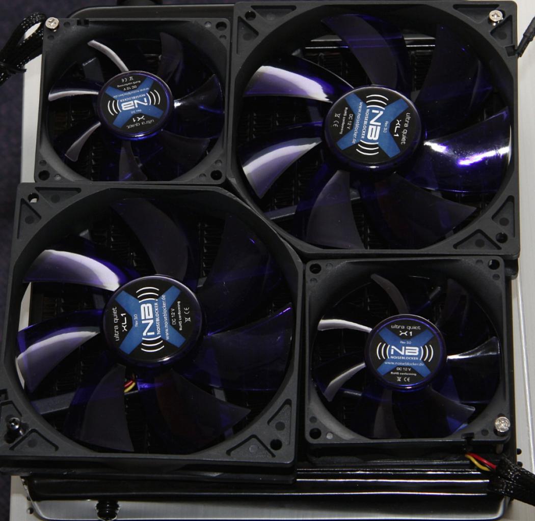 [08/04/2011] V351 Blue Force: die verblüffende Casemod mit über 6.000 Löchern (11)