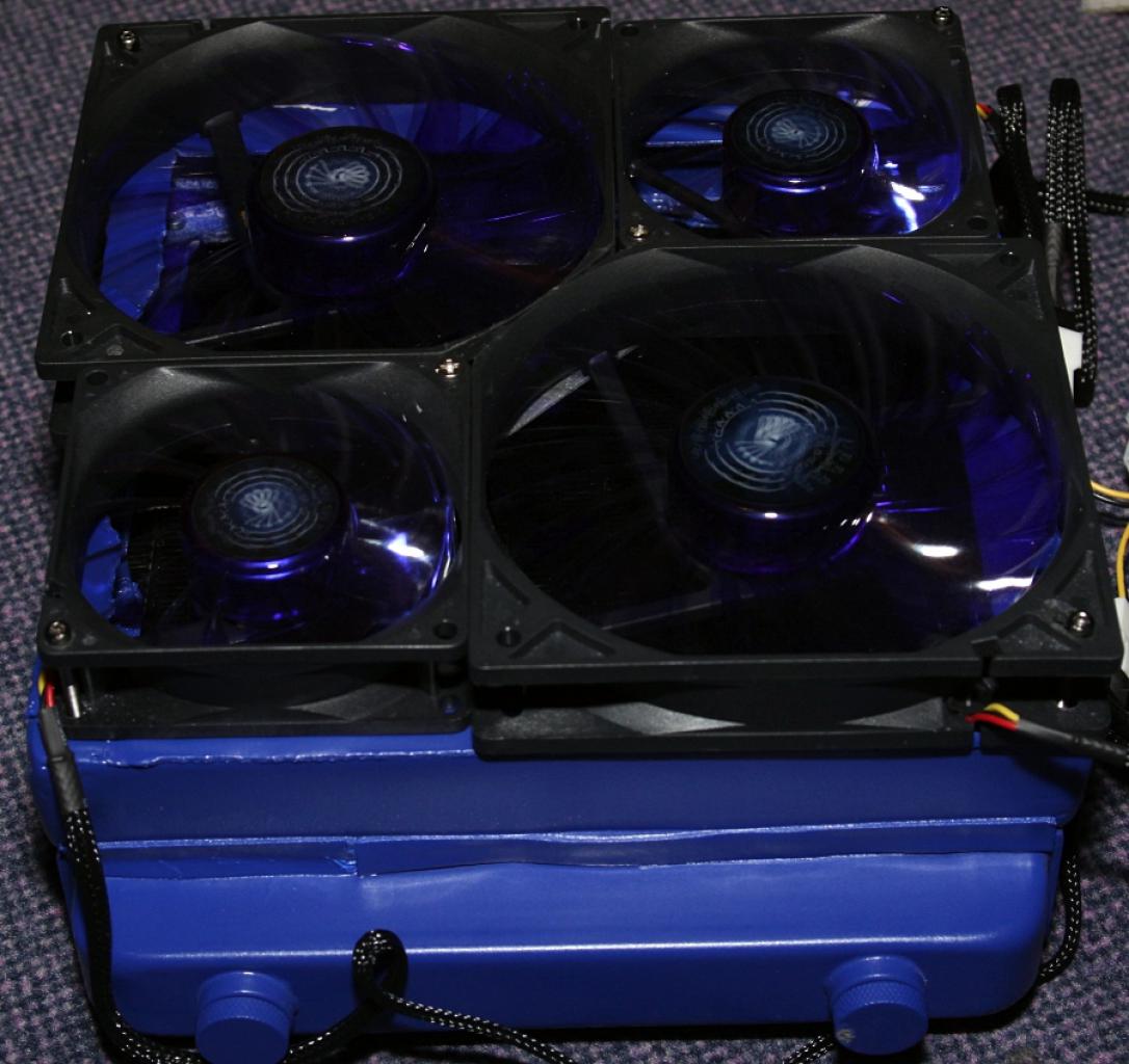 [08/04/2011] V351 Blue Force: die verblüffende Casemod mit über 6.000 Löchern (51)