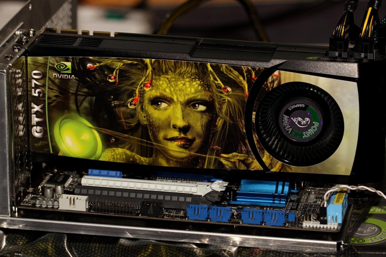 [08/04/2011] V351 Blue Force: die verblüffende Casemod mit über 6.000 Löchern (76)