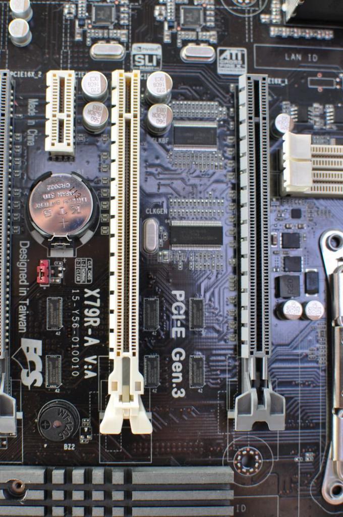 [31/05/2011] Computex: Diverse Hersteller zeigen ihre X79-Mainboards für Sockel 2011 - Update: Bildmaterial (11)