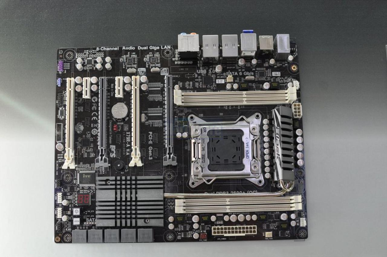[31/05/2011] Computex: Diverse Hersteller zeigen ihre X79-Mainboards für Sockel 2011 - Update: Bildmaterial (12)
