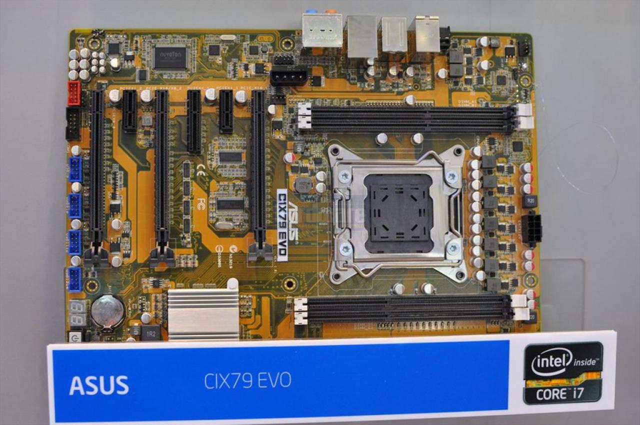 [31/05/2011] Computex: Diverse Hersteller zeigen ihre X79-Mainboards für Sockel 2011 - Update: Bildmaterial (14)