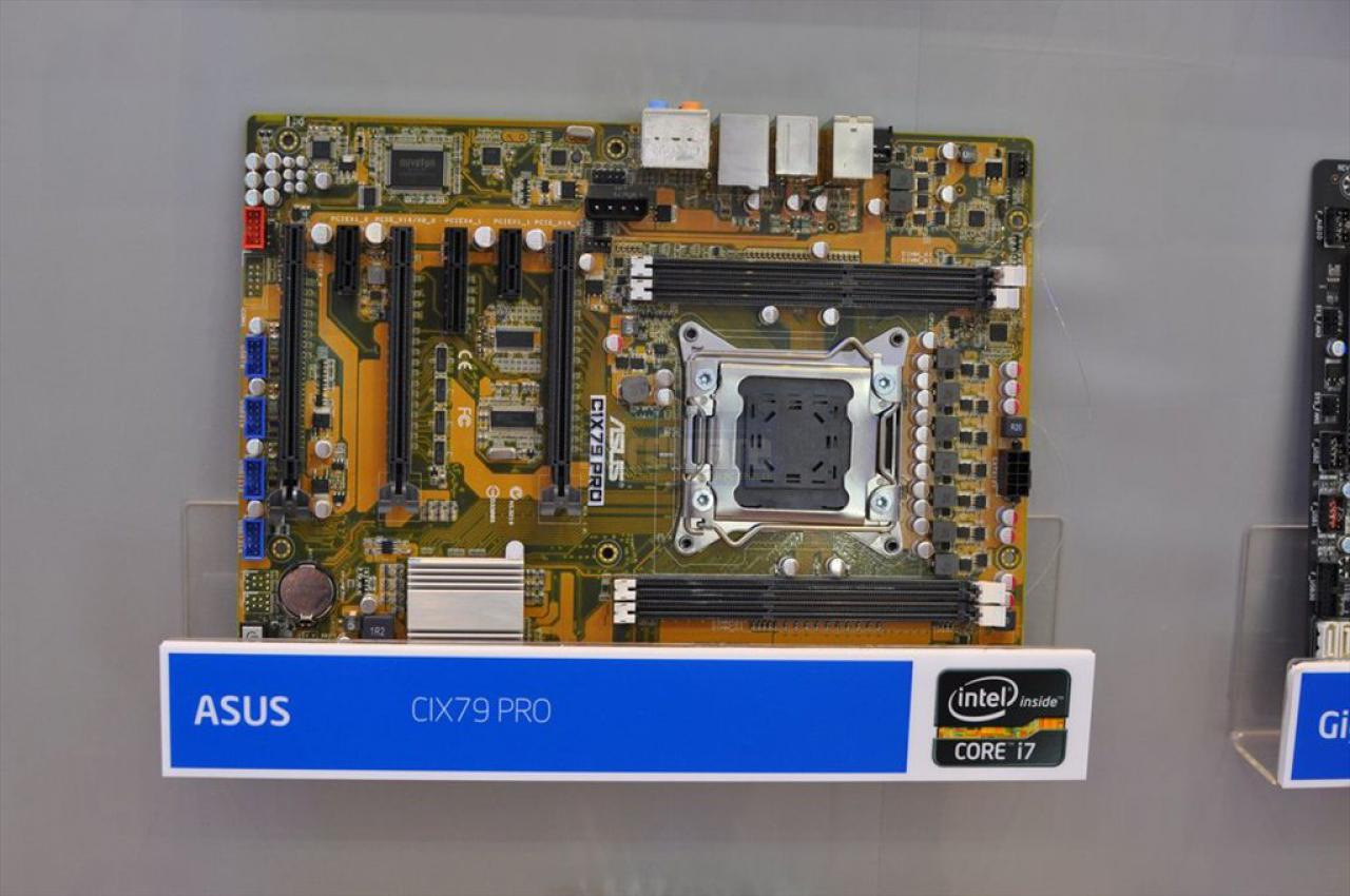 [31/05/2011] Computex: Diverse Hersteller zeigen ihre X79-Mainboards für Sockel 2011 - Update: Bildmaterial (15)