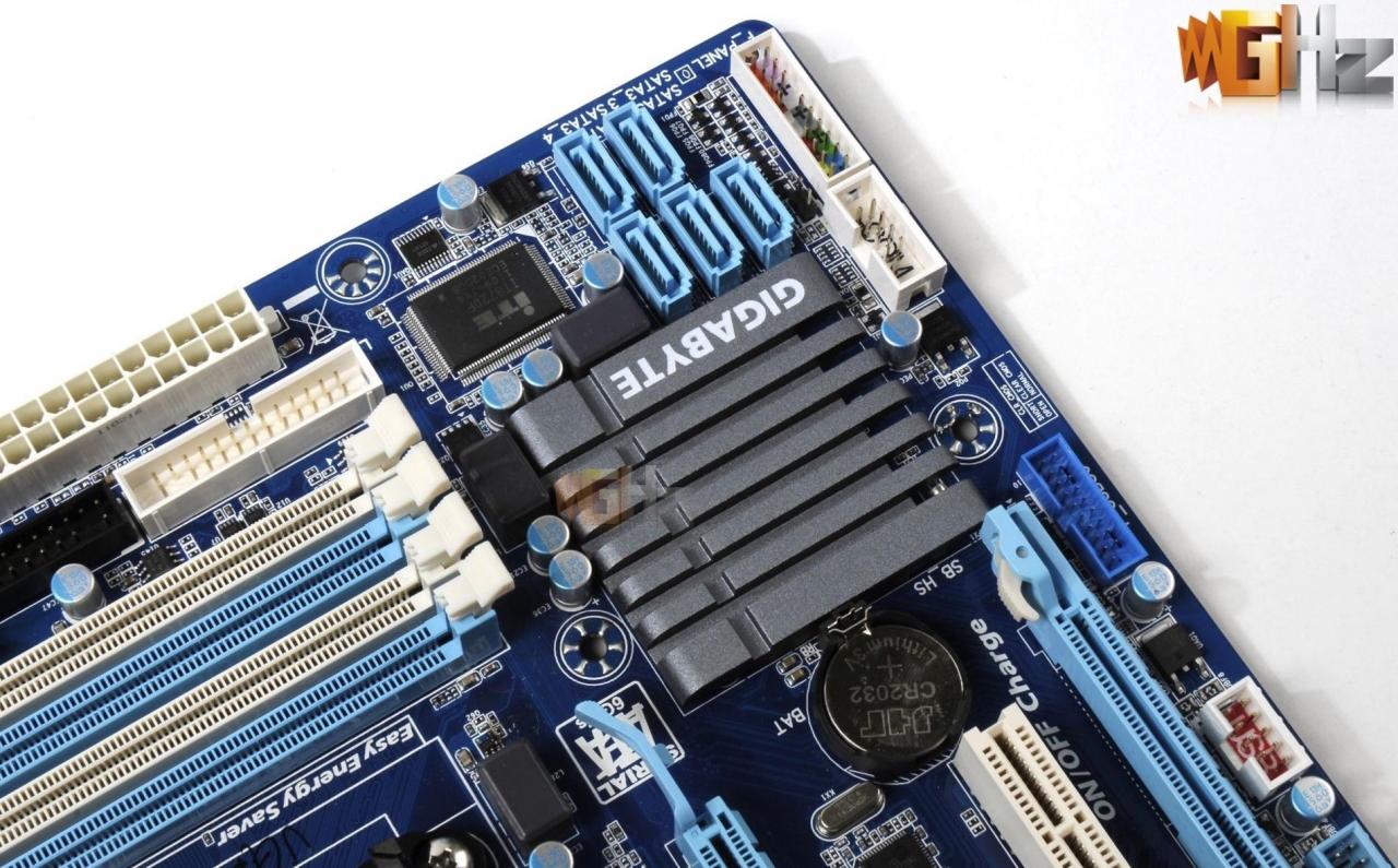 [26/05/2011] Gigabyte GA-A75M-UD2H (8)