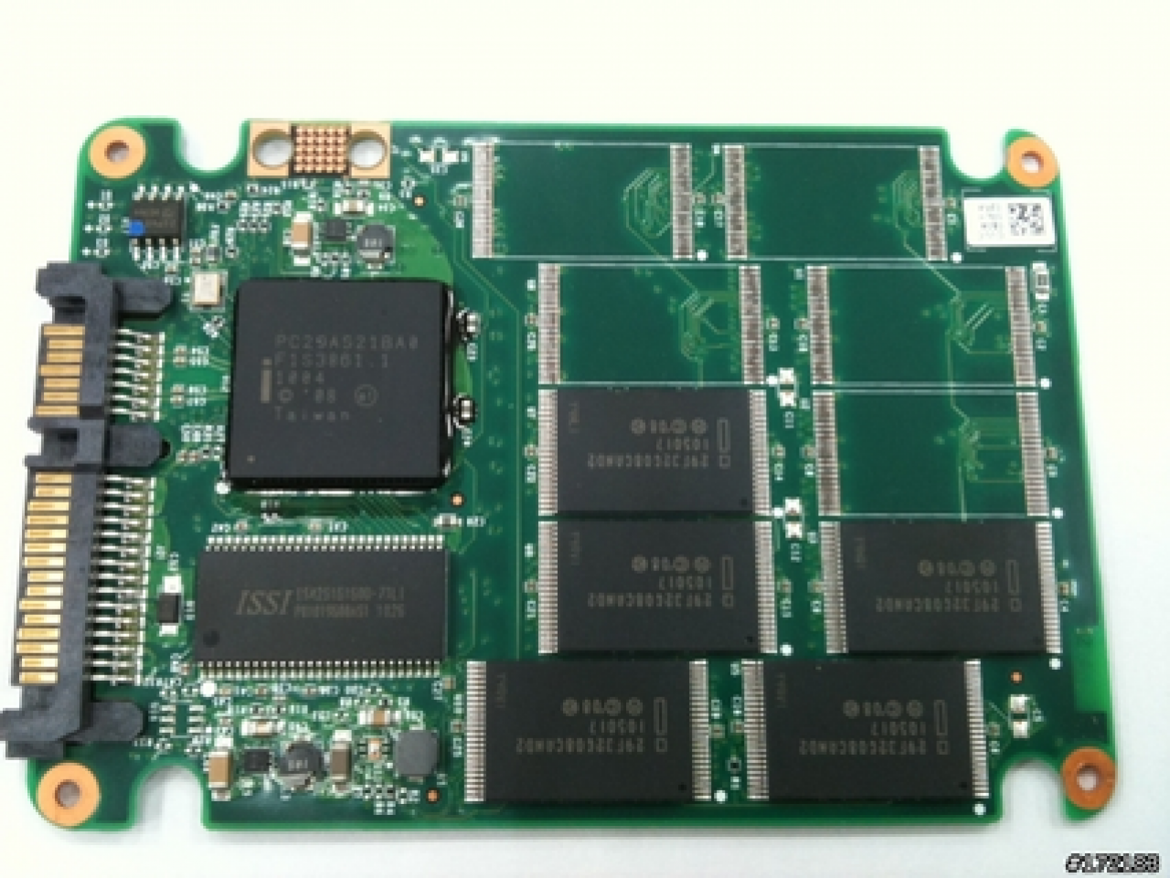 [07/05/2011] SSD Intel 311: Fotos und angebliche Benchmark-Ergebnisse aufgetaucht (3)