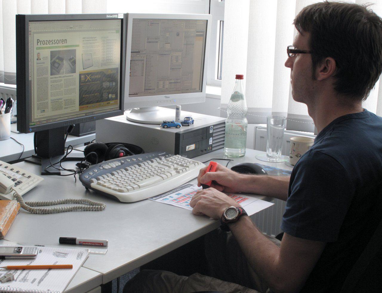 [20/05/2011] Unser Star-Layouter Frank erstellt druckfähige PDFs der Artikel und schickt sie zur Druckerei. 