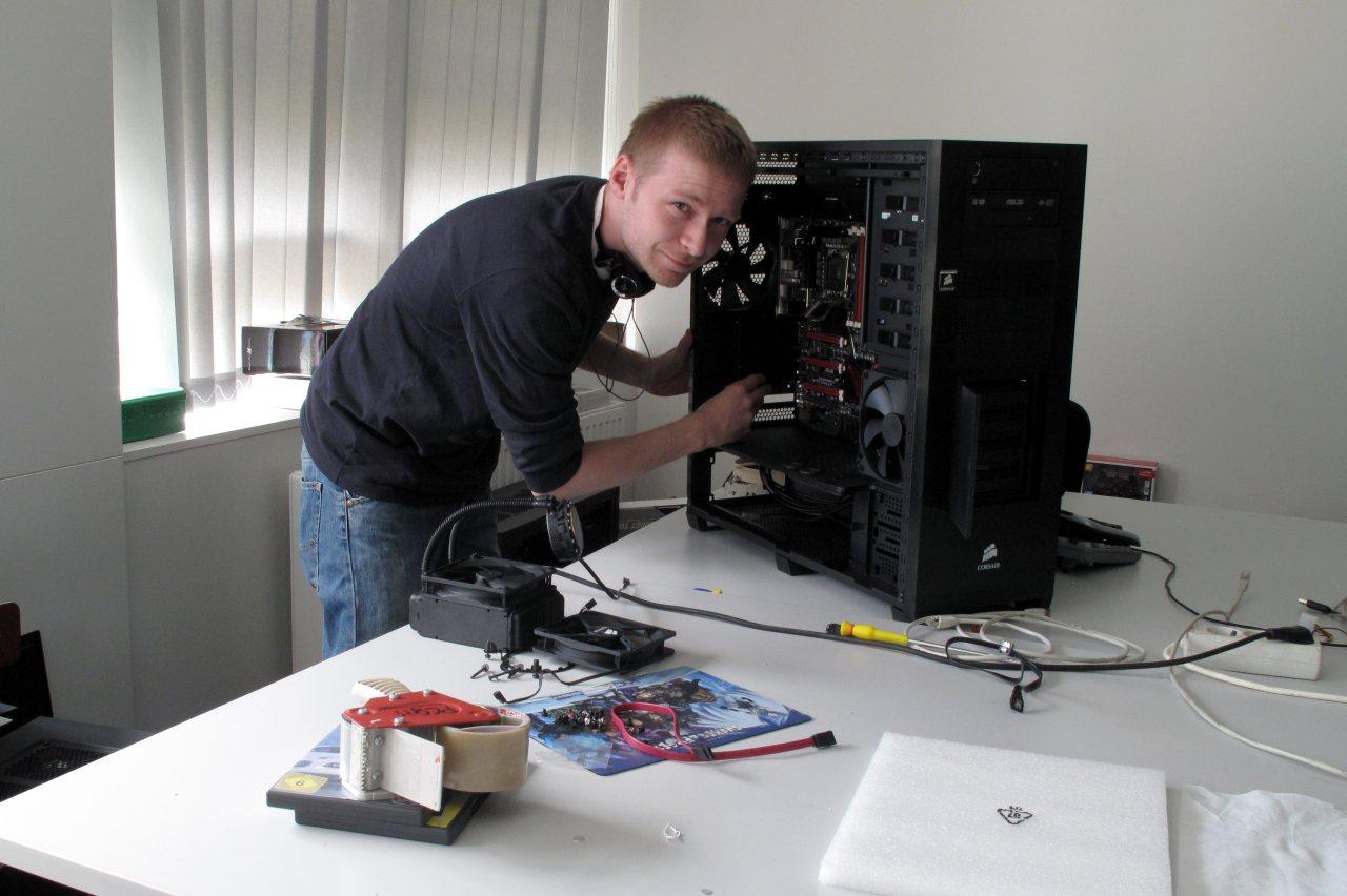 [20/05/2011] Das Heft ist fertig! Jetzt müssen wir nur wieder aufräumen. Zum Glück gibt es fleißige Praktikanten! 