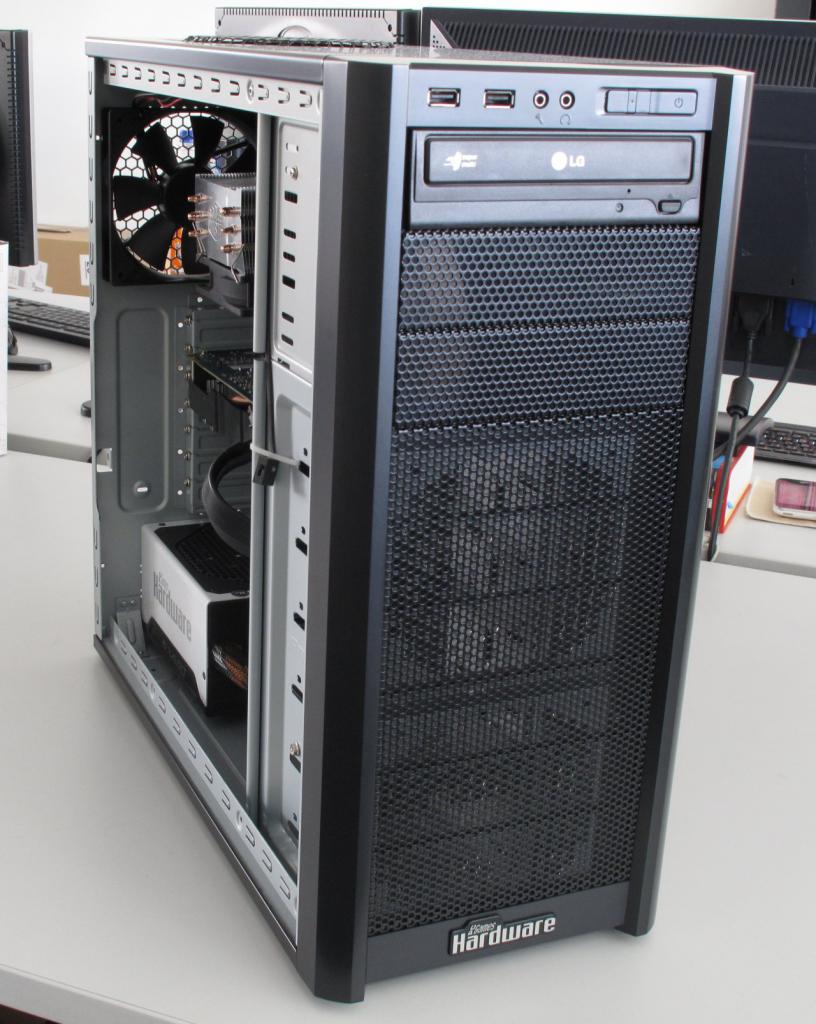 [20/05/2011] Der neue PCGH-PC ist da, Kollege Waadt testet ihn und erst dann geht der Rechner in den Verkauf. 