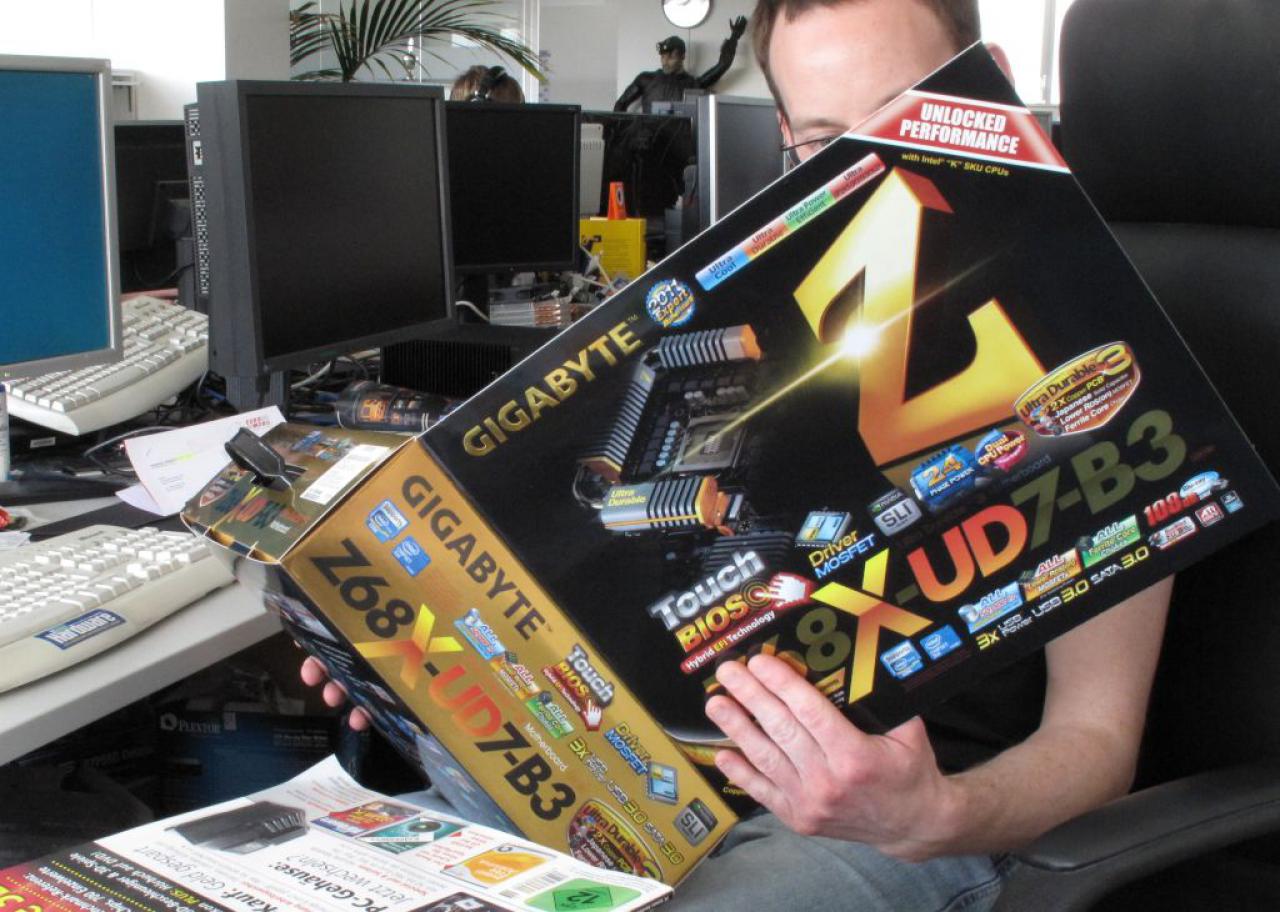 [06/05/2011] Neue Mainboard-Generation? Daniel hat jedenfalls zahlreiche Testmuster bekommen.