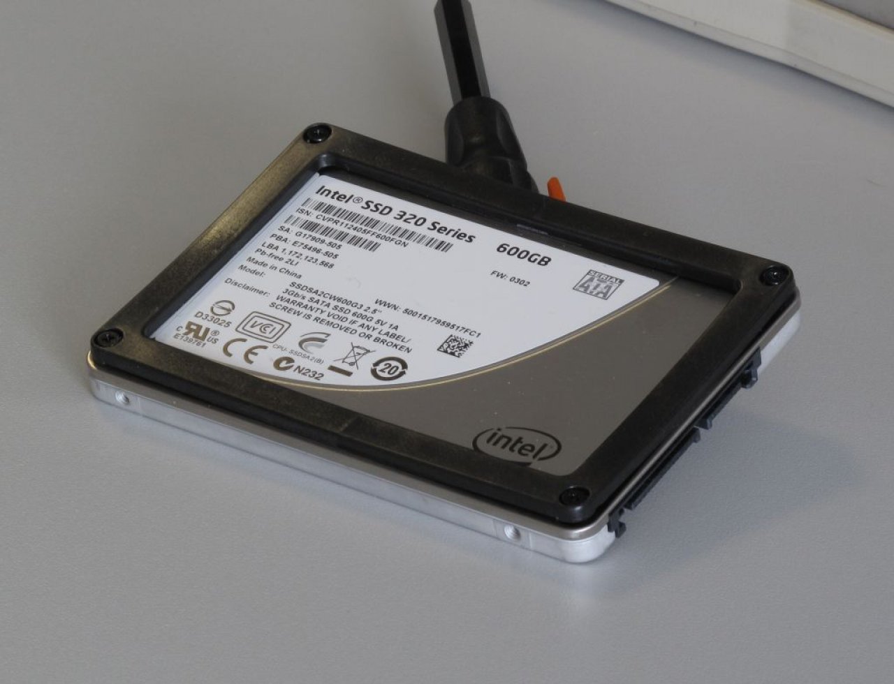 [06/05/2011] ... Intels neues Flagschiff: 320 Series mit 600 GB.