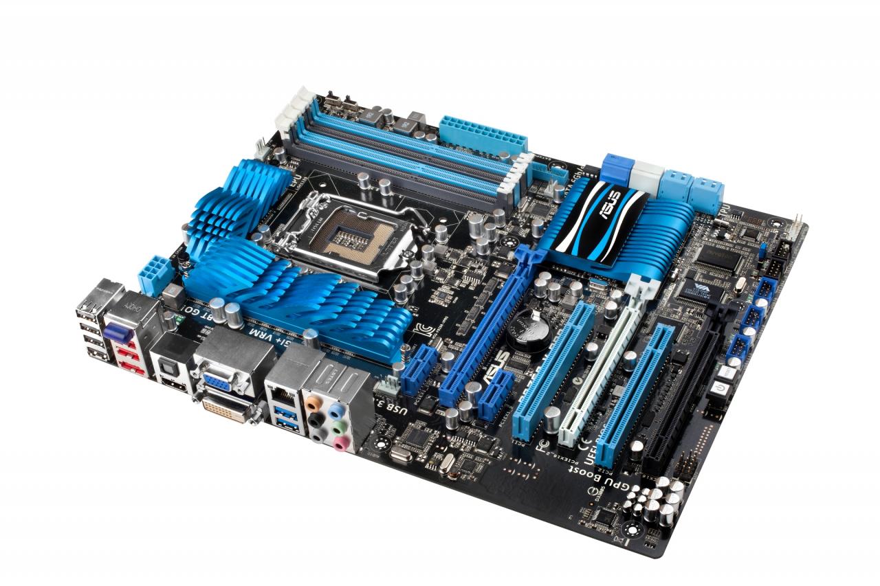 [11/05/2011] PR ASUS P8Z68 V PRO motherboard angled view