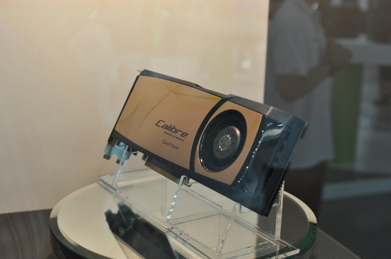 [31/05/2011] Sparkle Calibre GTX 580 Captain mit drei Mini Displayports 03