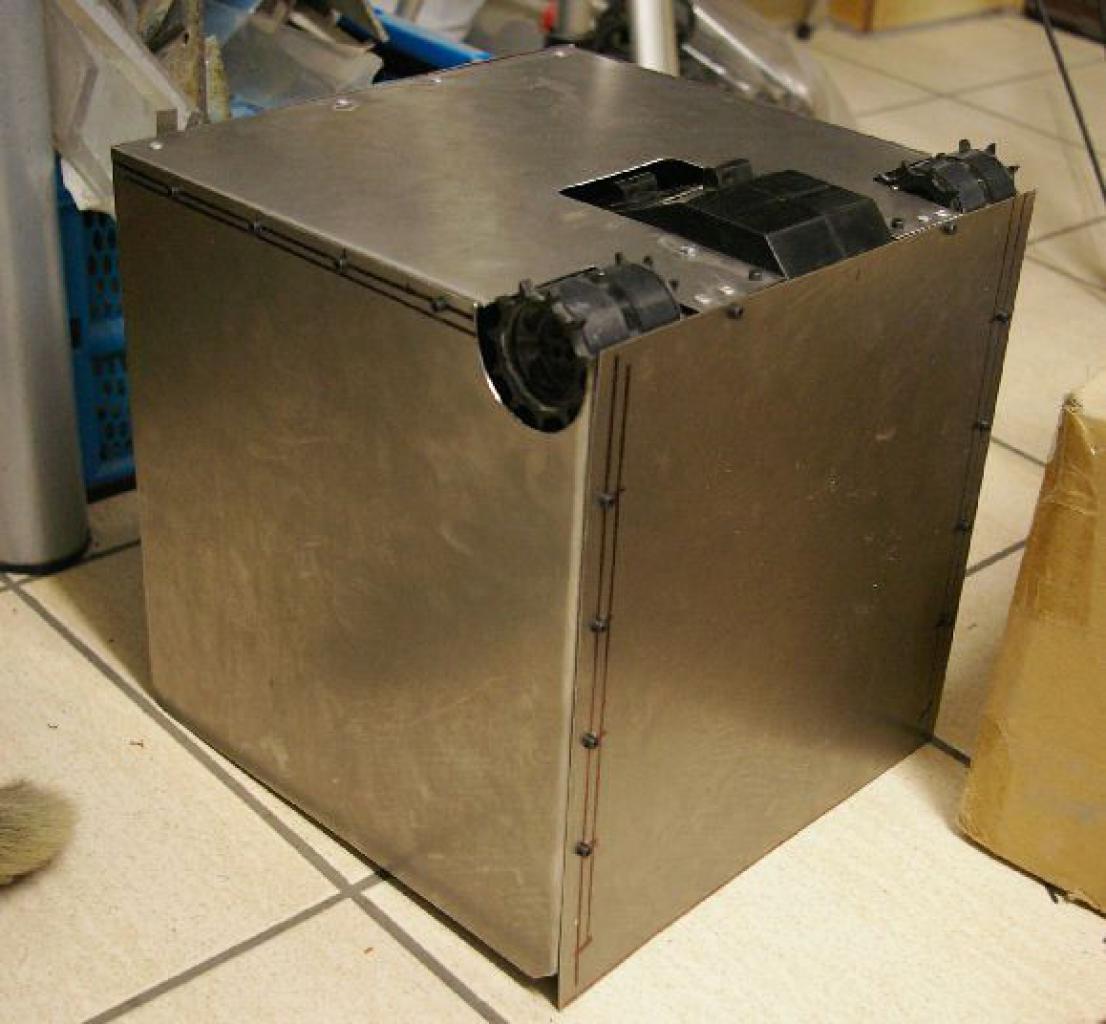 [27/05/2011] Spitzen-Casecon: Wall-E-PC fährt durch die Gegend und sieht dreidimensional (3)