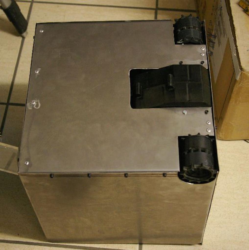 [27/05/2011] Spitzen-Casecon: Wall-E-PC fährt durch die Gegend und sieht dreidimensional (4)