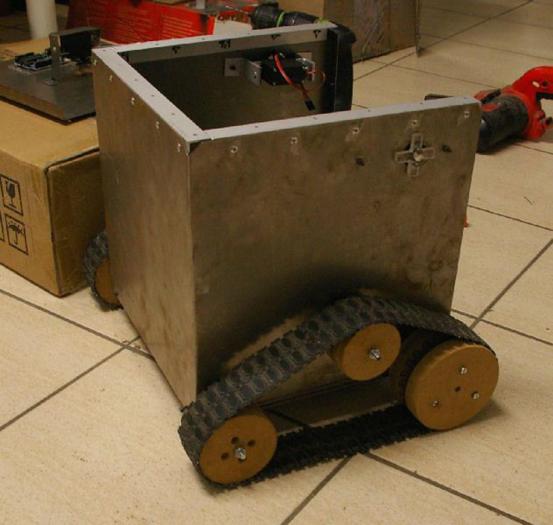 [27/05/2011] Spitzen-Casecon: Wall-E-PC fährt durch die Gegend und sieht dreidimensional (11)