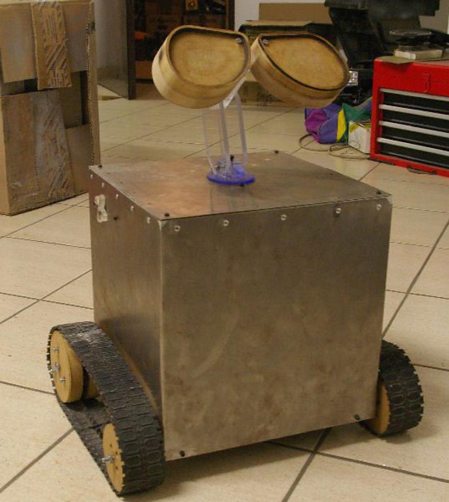 [27/05/2011] Spitzen-Casecon: Wall-E-PC fährt durch die Gegend und sieht dreidimensional (15)