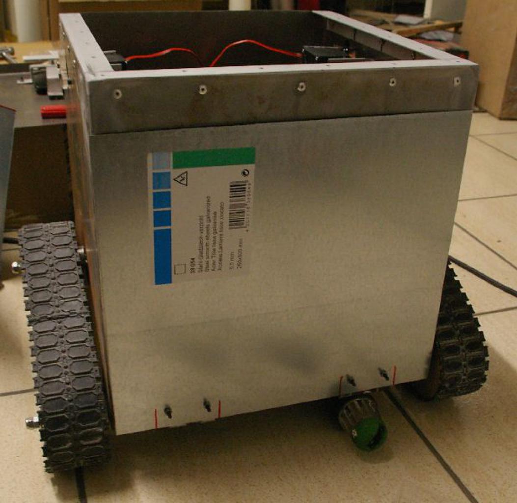 [27/05/2011] Spitzen-Casecon: Wall-E-PC fährt durch die Gegend und sieht dreidimensional (16)