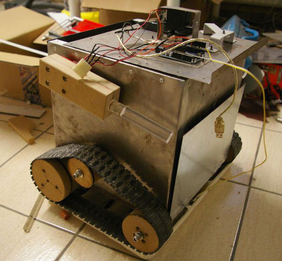 [27/05/2011] Spitzen-Casecon: Wall-E-PC fährt durch die Gegend und sieht dreidimensional (39)
