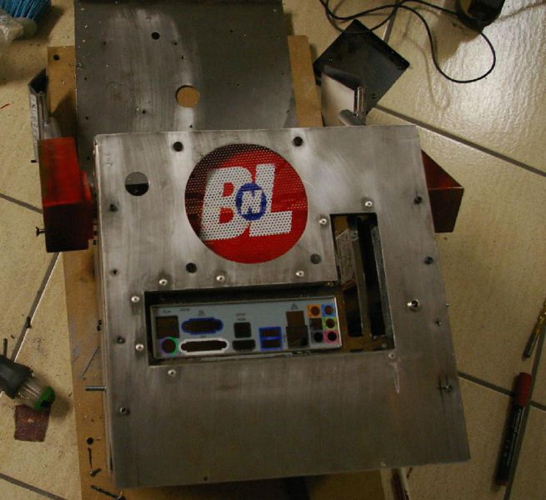 [27/05/2011] Spitzen-Casecon: Wall-E-PC fährt durch die Gegend und sieht dreidimensional (65)