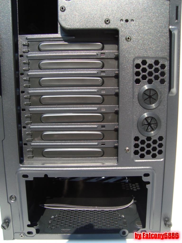[11/05/2011] Das Bitfenix-Shinobi-Gehäuse im PCGHX-Test: Top-Kühlung und Design zum niedrigen Preis? (3)