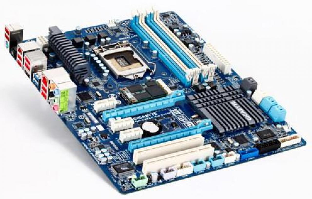 [30/05/2011] Gigabyte GA-Z68XP-UD3-iSSD (2)