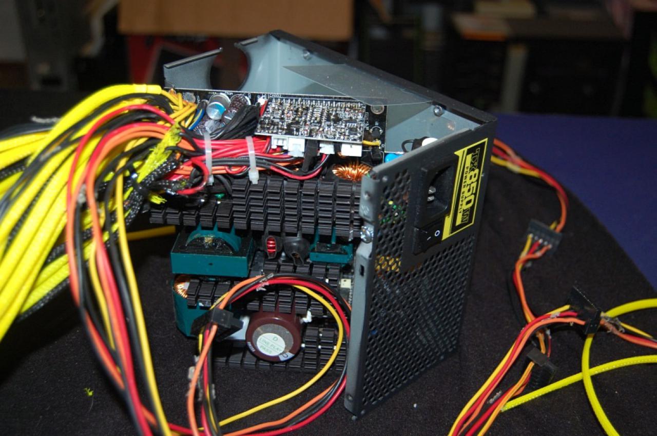 [20/05/2011] Update: Die knallgelbe Chaos-Casemod ist fertig (3)