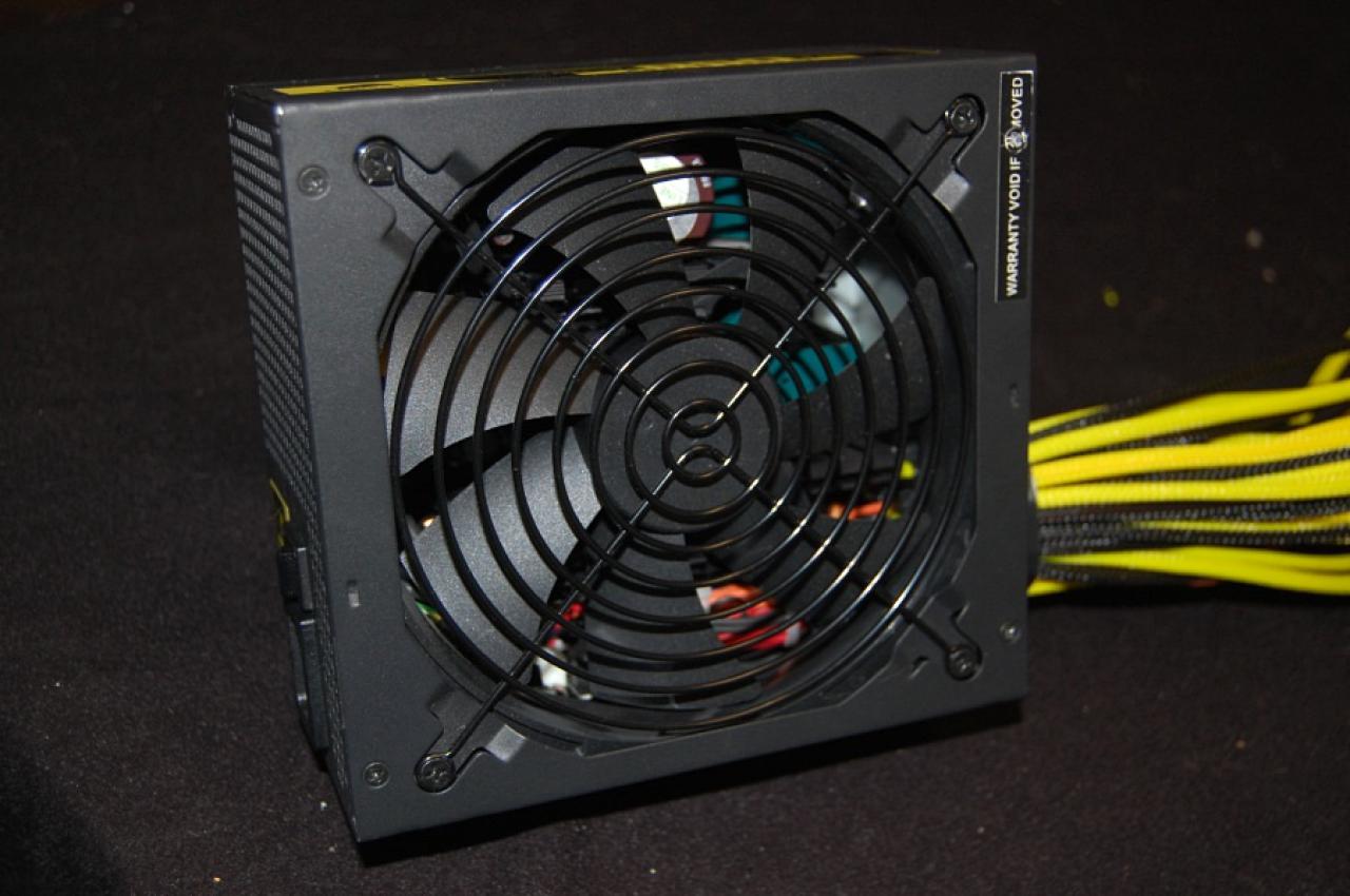 [20/05/2011] Update: Die knallgelbe Chaos-Casemod ist fertig (5)