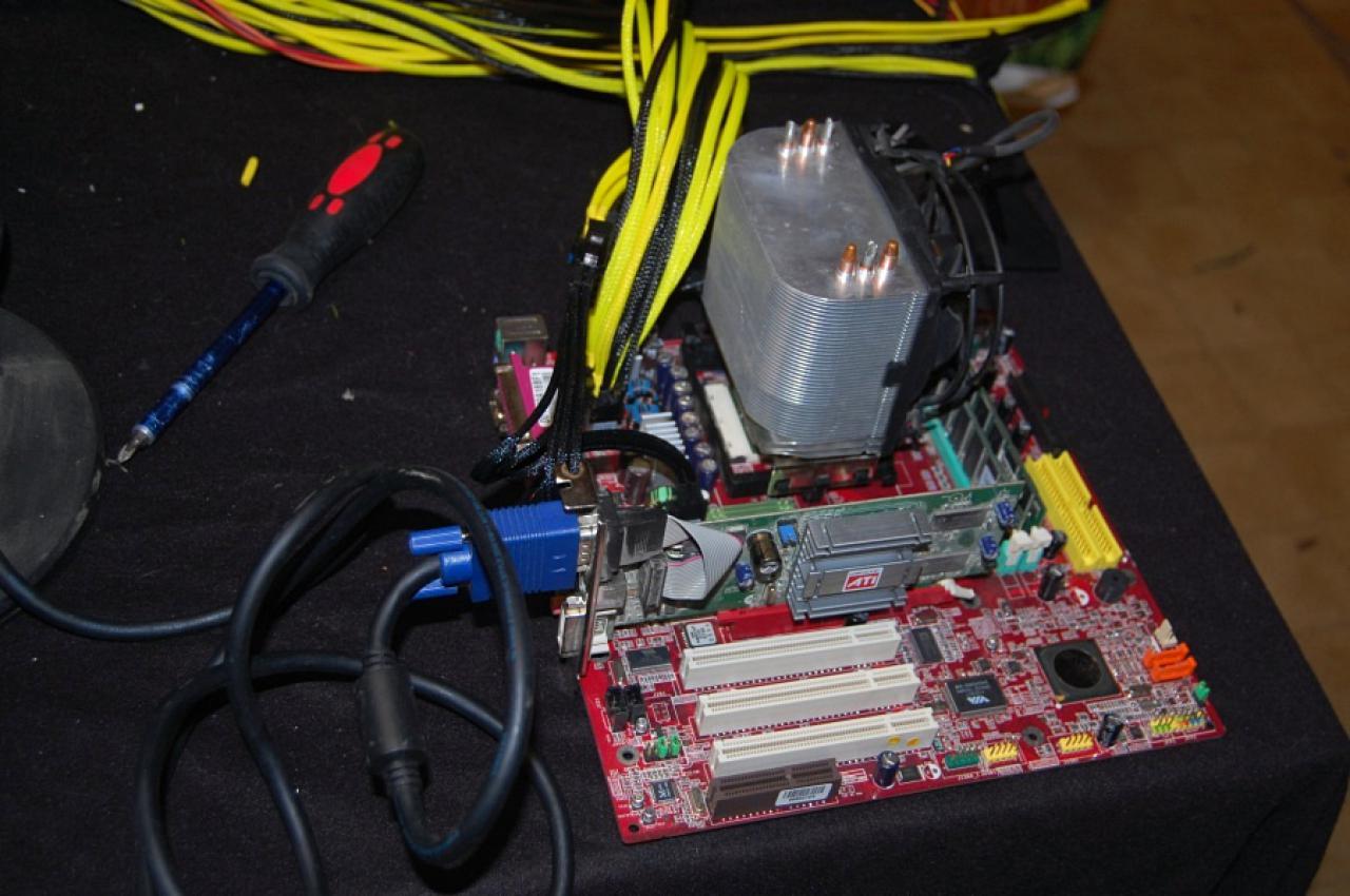 [20/05/2011] Update: Die knallgelbe Chaos-Casemod ist fertig (10)