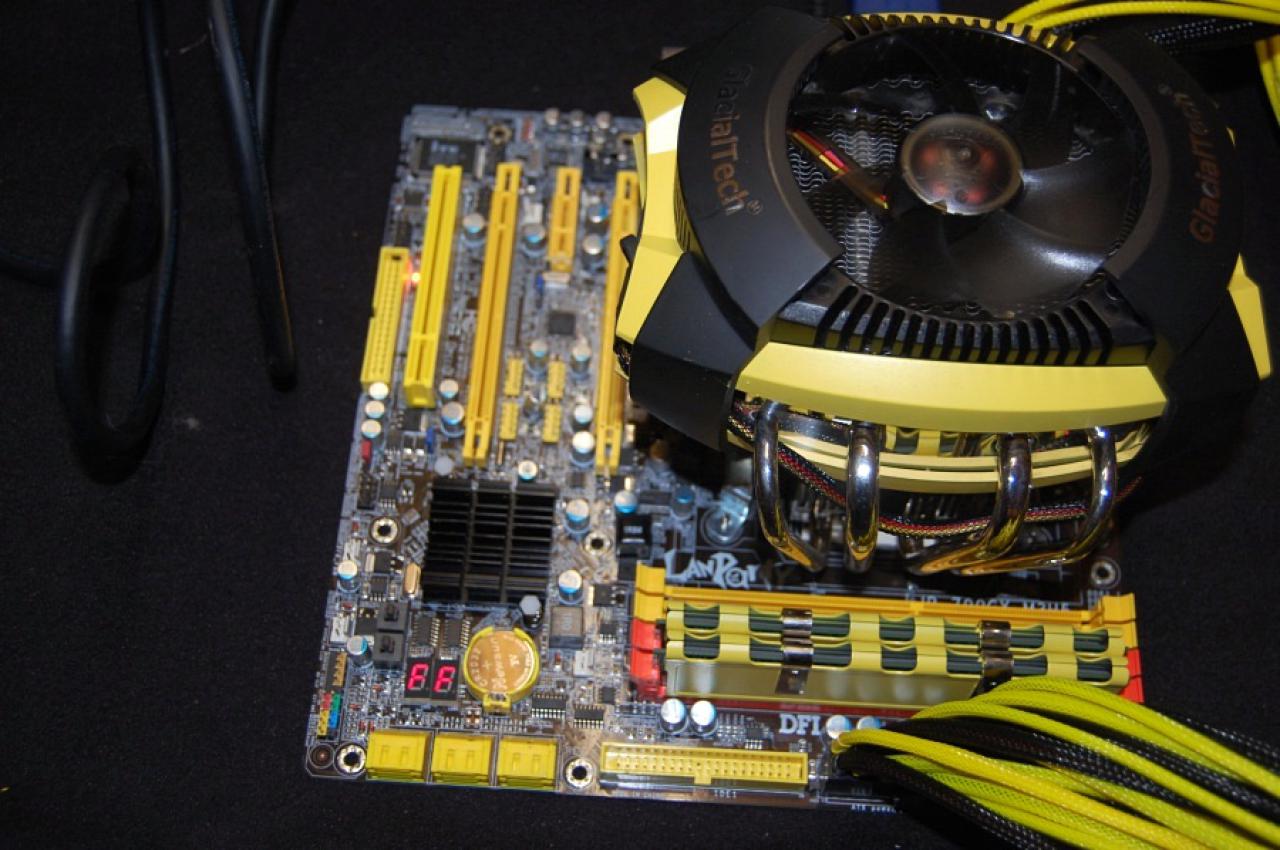 [20/05/2011] Update: Die knallgelbe Chaos-Casemod ist fertig (12)