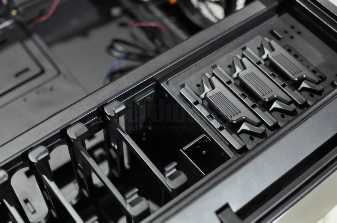 [03/06/2011] Antec P280 08