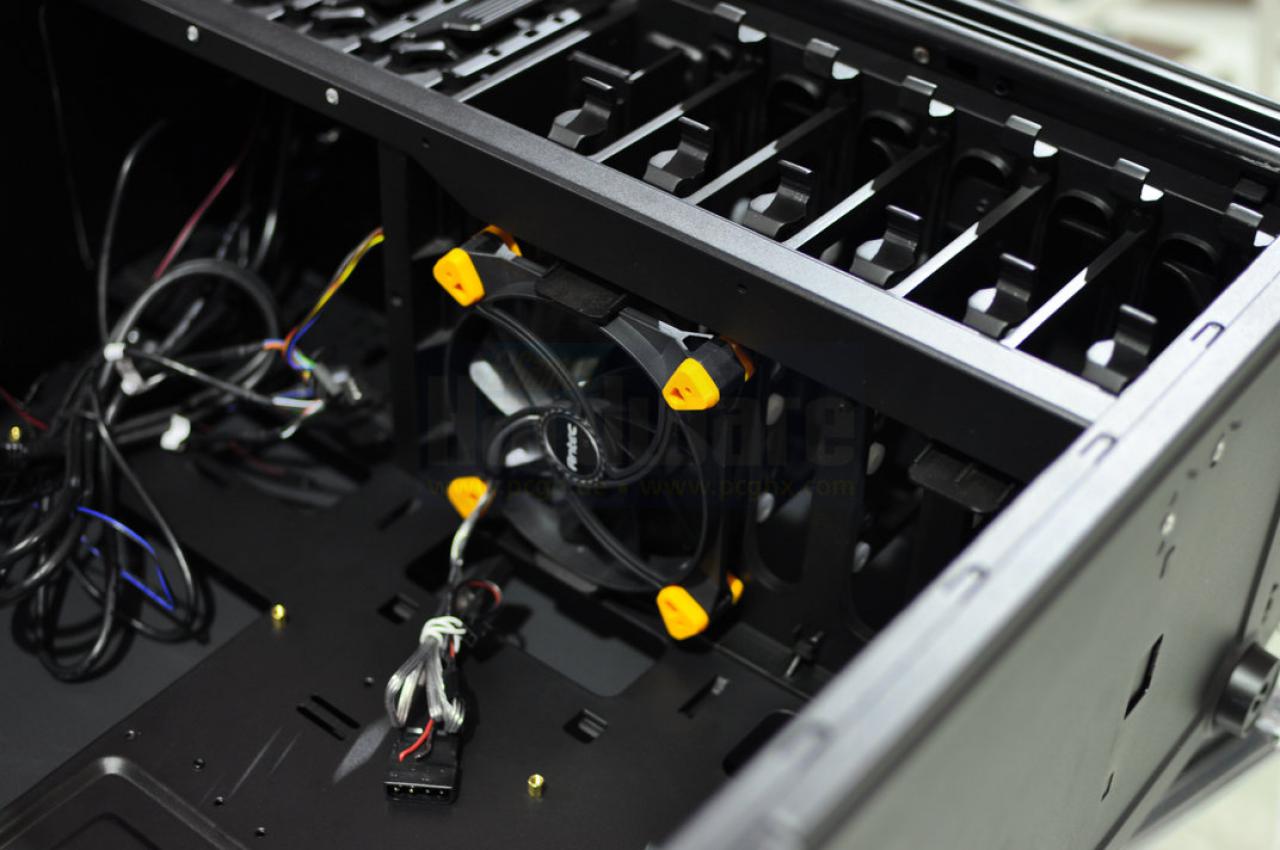 [03/06/2011] Antec P280 09
