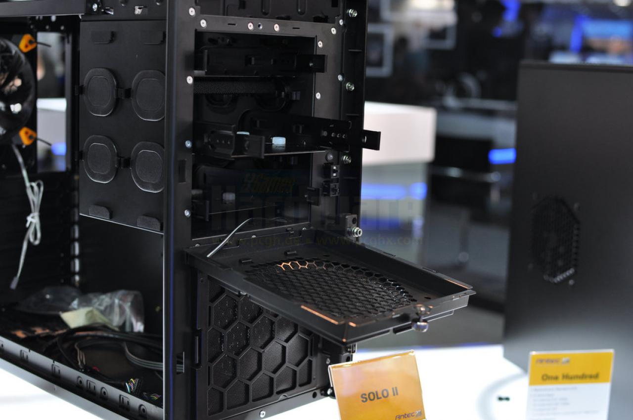 [03/06/2011] Antec Solo II 05