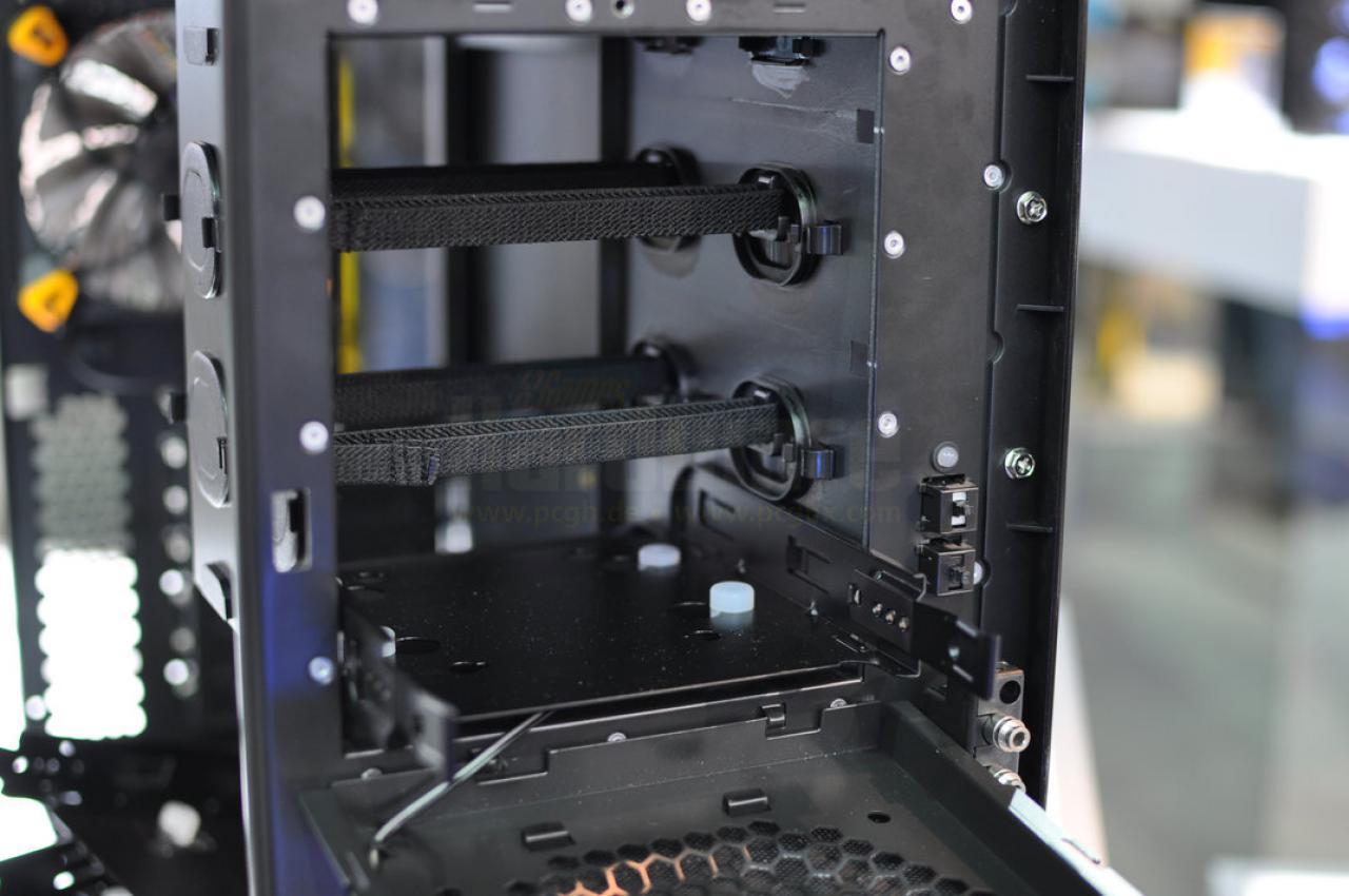 [03/06/2011] Antec Solo II 06