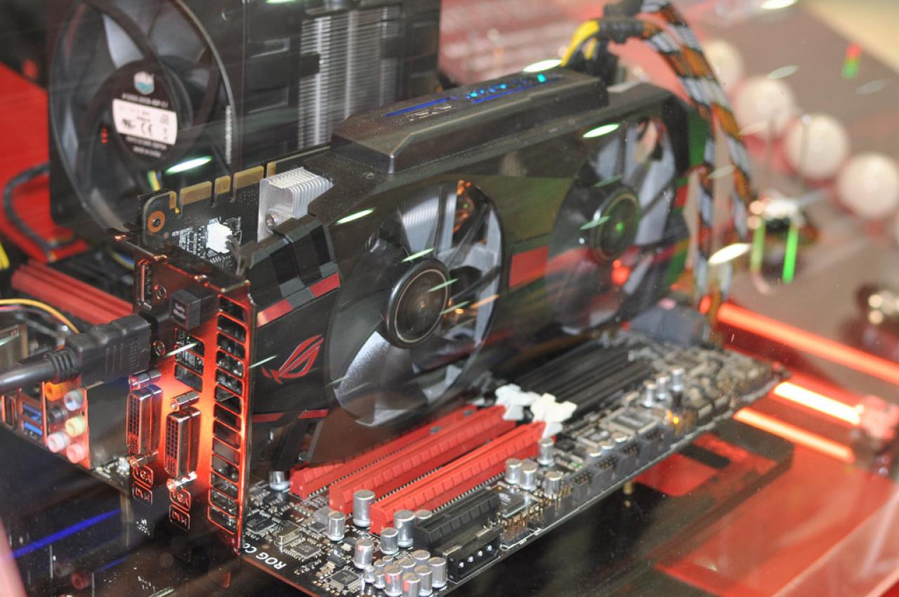 [07/06/2011] Asus ROG MATRIX GTX 580 Platinum (13)